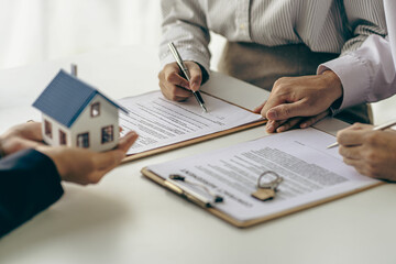 real estate agent Explain house plans to view house plans and sales contracts, house purchase contracts with land and insurance with rental house concepts, business success.