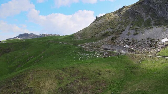 Le long de la route de la soif, dans les Aravis, Savoie/Haute-Savoie, France 17/19