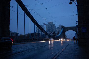 Naklejka premium Bridge, evening, rain, car headlights