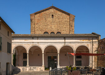Fototapeta premium Outside Exposure of the Basilica dello Spirito Santo, from Piazzeta degli Ariani in Ravenna, Italy