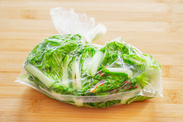 ビニール袋で漬けるサントウハクサイの一夜漬け