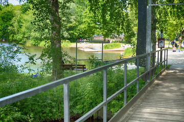 Blick über die Brücke zum kleinen Strand von Worpswede