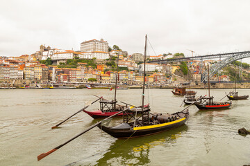 Obraz premium Boats on the Douro River overlooking the city of Porto in Portugal.