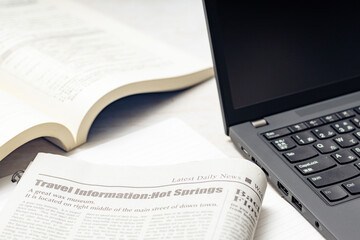 Obraz premium ビジネス｜新聞、書籍、PC