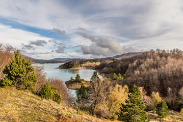Fototapeta na wymiar Lake of Aoos near Metsovo on a beautiful winter day, Epirus, Greece