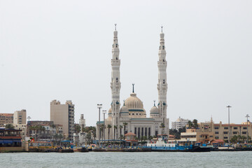 Fototapeta na wymiar big mosque at the bank of suez canal at portsaid. Mosque located on Suez canal in the city of Portsaid in Egypt