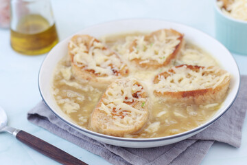 A ceramic bowl with French onion soup