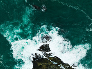 Obraz premium Top view Seashore cliff at Phuket Thailand, beautiful waves crashing on rocks seacoast in open sea summer landscape seascape,Nature environment and Travel background