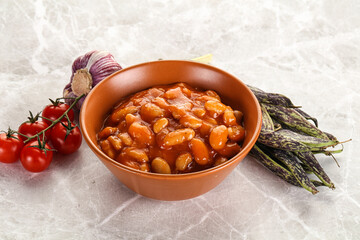 White beans in tomato sauce