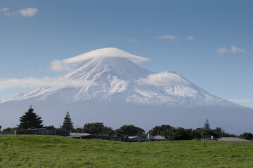 Fototapeta premium Mount Taranaki, dormant volcano near New Plymouth, New Zealand