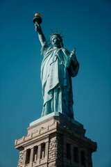 Obraz premium Vertical shot of the historic Statue of Liberty under a clear blue sky