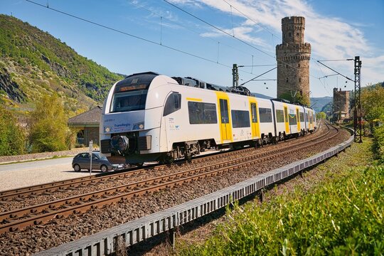 Class 460 Siemens DESIRO ML commuter train from TransRegio drives through Oberwesel