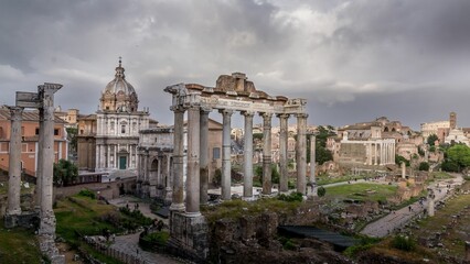 Fototapeta na wymiar View of the Roman forum with the ruins of the Arch of Septimius Severus and the Temple of Saturn