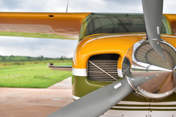 CESSNA 210