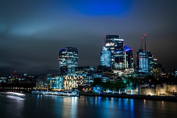 Fototapeta na wymiar London financial district at night