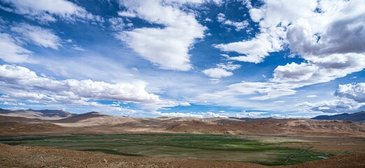 Beautiful landscape of extensive lands of the Hanle region under a cloudy sky in Leh, Ladakh - obrazy, fototapety, plakaty