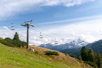 Fototapeta na wymiar Cable car over a mountain slope in Obertauern, Austria