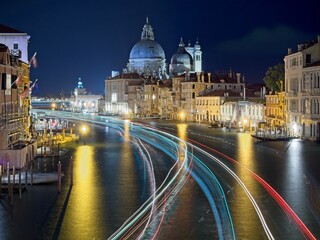 Fototapeta na wymiar Traffic on the Grand Canal in Venice, Italy