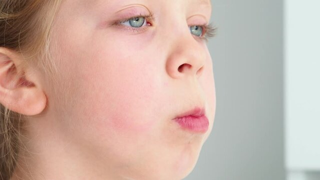 Rotate the tongue in the mouth. The child does an exercise for speech. Exercise with a speech therapist, a speech pathologist and a speech coach. Mouth large