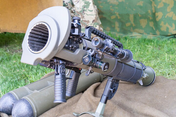Shoulder-launched hand-held anti-tank missile launcher
