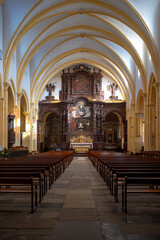 Fototapeta na wymiar Interior of Notre Dame du Puy church in Figeac, France