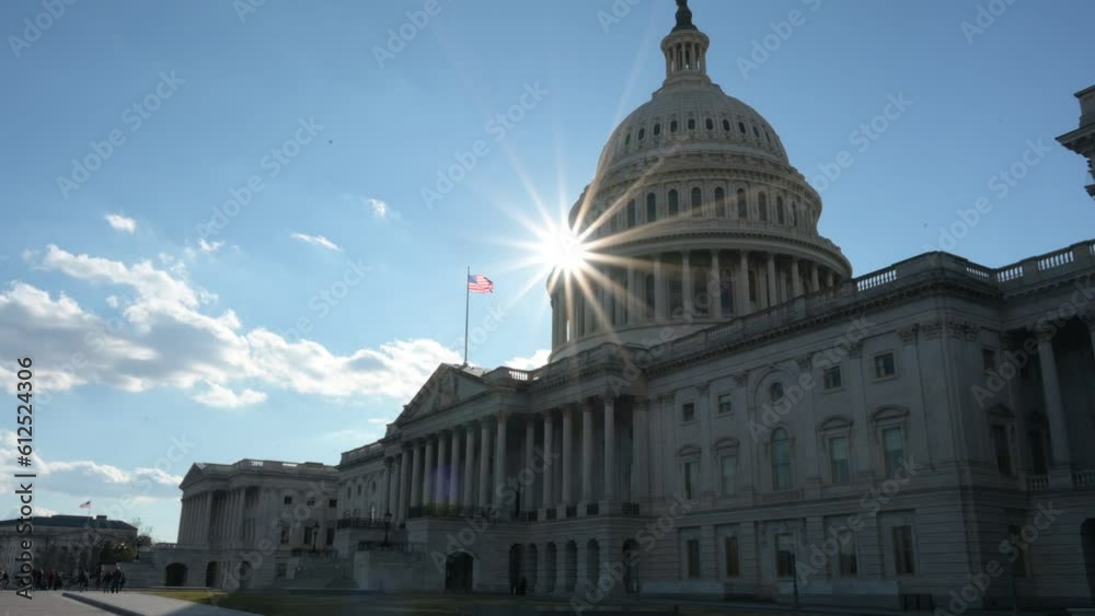 Wall mural sun shining brightly behind the united states capitol in washington dc