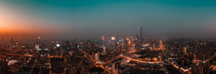 Obraz premium Panoramic cityscape scene of Shanghai city with skyscrapers at sunset time