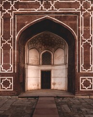 Fototapeta na wymiar Closeup shot of an arch at Humayun's tomb in Delhi, India