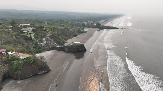 Playa que encuentra ubicada en en el oriente de El Salvador, espec&iacute;ficamente en el departamento de San Miguel y es una playa ideal para compartir en familia.