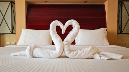 Tower swans forming a heart and decorating the hotel bedroom © Ben Townsend/Wirestock Creators