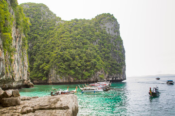 Naklejka premium Ilhas da Tailândia - Phi Phi Island, Maya Bay entre outras