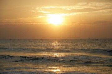 Fototapeta premium Golden sunset over the ocean