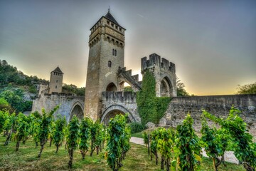 Obraz premium Scenic view of the Pont Valentre arch bridge located in the city of Cahors, France