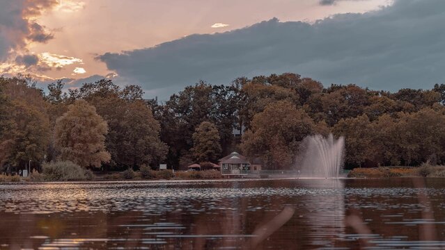 Chemnitz lake, movingclouds over Castle Park with fountain,