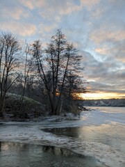 Obraz na płótnie Canvas Sun set in the winter