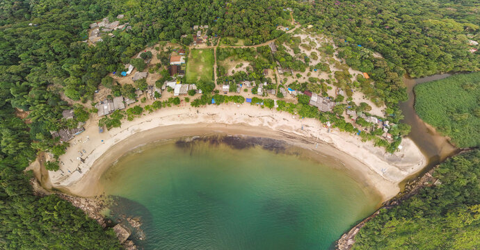 Imagem a&eacute;rea da Praia de Camburi, Ubatuba, S&atilde;o Paulo, Brasil