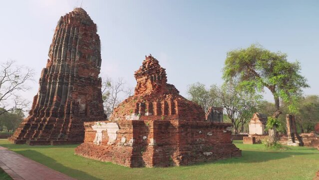 Scenic ruins of the Wat Mahathat in Ayutthaya, Thailand