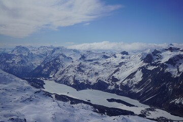 Fototapeta na wymiar Stunning view from the summit of a majestic mountain range, showcasing the beautiful
