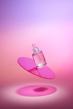 Bottle for cosmetics products with mica plate flying