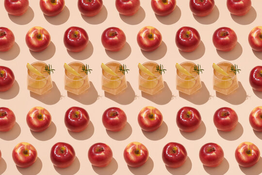 Seamless minimal pattern.Kombucha cocktail and apples