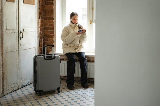 the girl is going to leave the house with a suitcase 