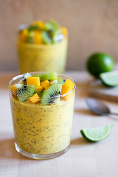 Chia seed breakfast pudding with mango kiwi fruit