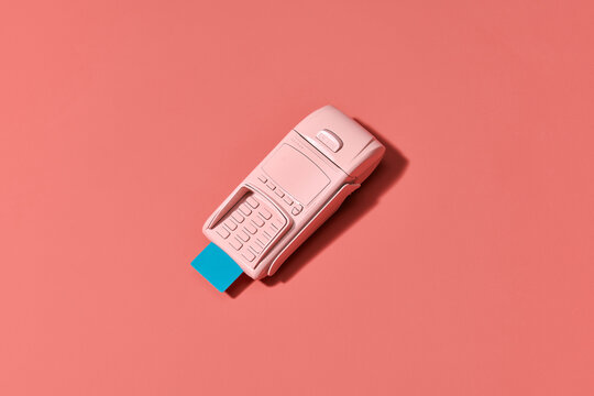 contactless payment by credit card through the terminal 