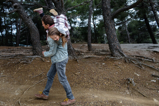 Man bears kicking child