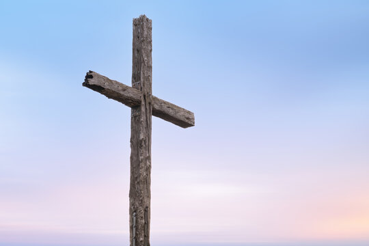 Wooden cross against a setting pastel sky in Ventura California