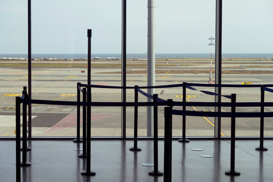 empty airoport line