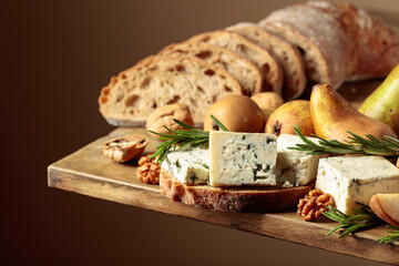 Sandwich with blue cheese and pears.