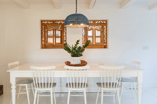 Skandinavian design vacation home dining room table 