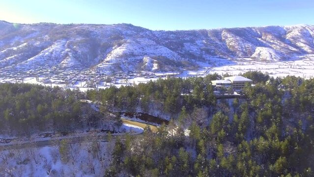 rustic building, snowy mountain peak, forest, drone, stock video,
building, cabin, lodge, house, cottage,
rustic, weathered, old, traditional,
mountain, peak, snow, winter,