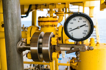 The pressure gauge paging from the pipe on the offshore wellhead does not show pressure.